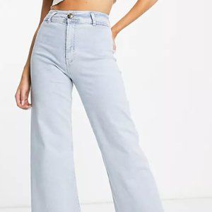 Stradivarius minimal wide leg cropped jean in light wash